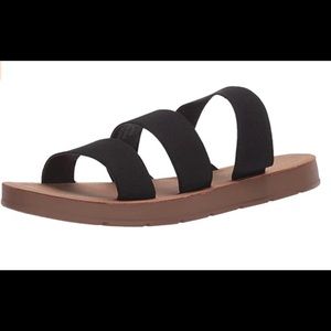 Rock & candy by zigi strappy flat sandal 8.5m